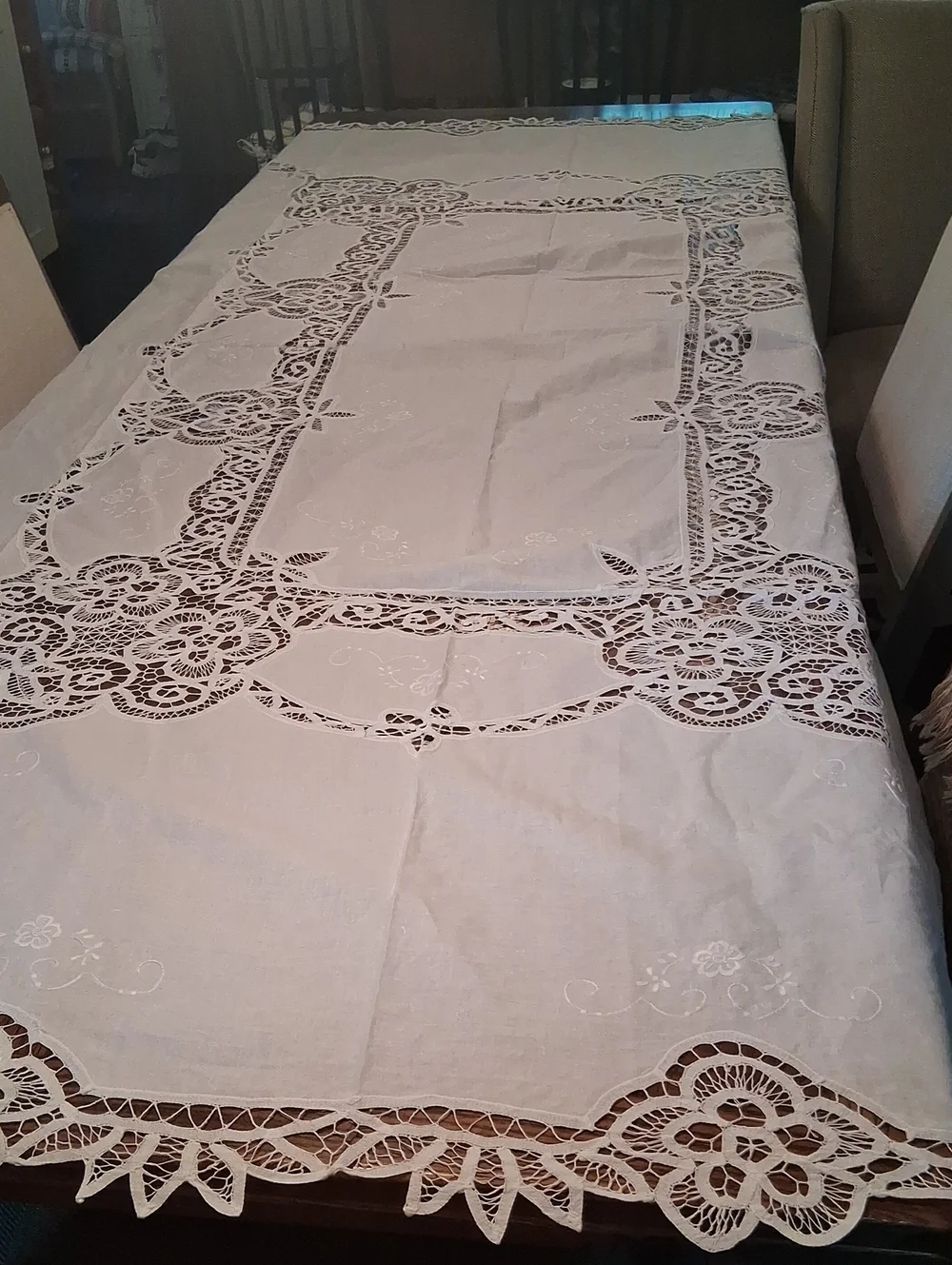 Vintage Hand stitched Elegant White Cutwork Lace Tablecloth for Home Dining